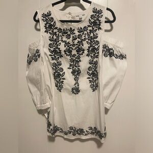 Embroidered Black/White Cold Shoulder Tunic SZ XL